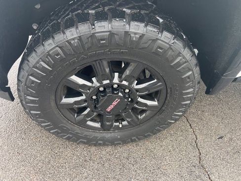 Used 2024 GMC Sierra 2500 AT4 w/ AT4 Premium Plus Package image 12