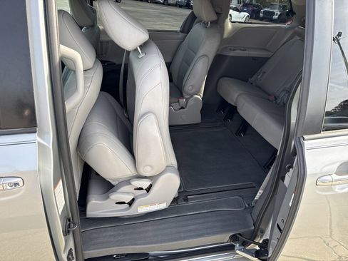 Used 2020 Toyota Sienna XLE Premium image 14