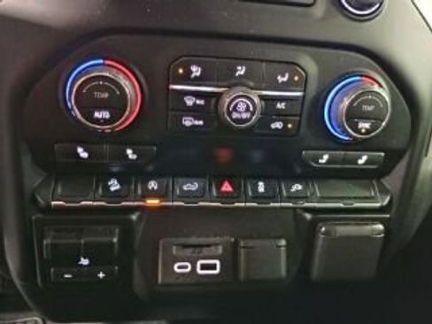 Used 2022 Chevrolet Silverado 1500 LT w/ Z71 Off-Road Package image 13