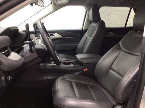 Used 2025 Ford Explorer Active w/ Active Comfort Package image 9