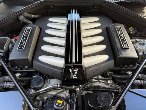 Used 2017 Rolls-Royce Dawn image 41