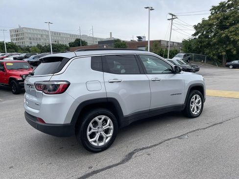 Used 2024 Jeep Compass Latitude AWD/4WD image 8