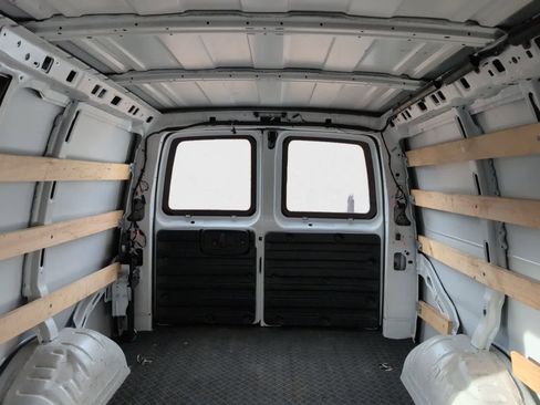 Used 2023 GMC Savana 2500 image 17