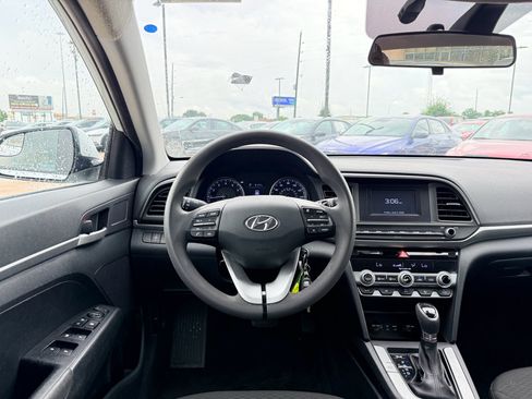 Used 2020 Hyundai Elantra SE w/ Cargo Package (C1) FWD image 11