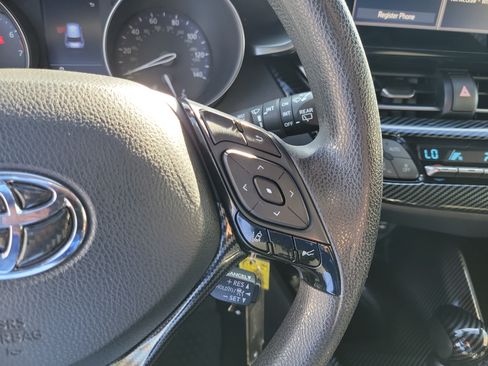 Used 2019 Toyota C-HR LE FWD image 7