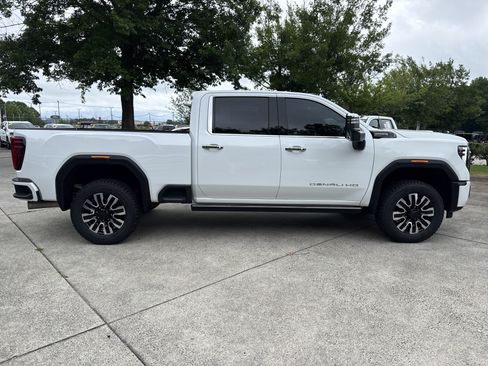 Used 2024 GMC Sierra 2500 Denali Ultimate AWD/4WD image 8
