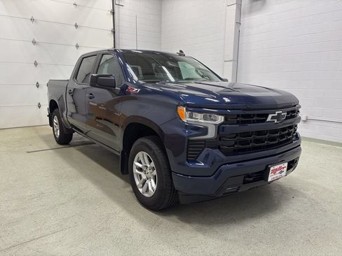 Used 2022 Chevrolet Silverado 1500 RST AWD/4WD image 2