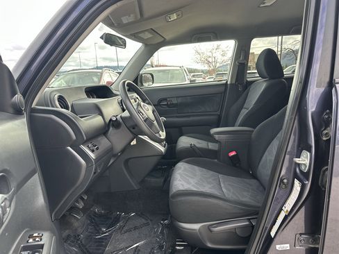 Used 2012 Scion xB FWD image 4