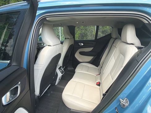 Certified 2023 Volvo XC40 B5 Plus w/ Climate Package AWD/4WD image 23