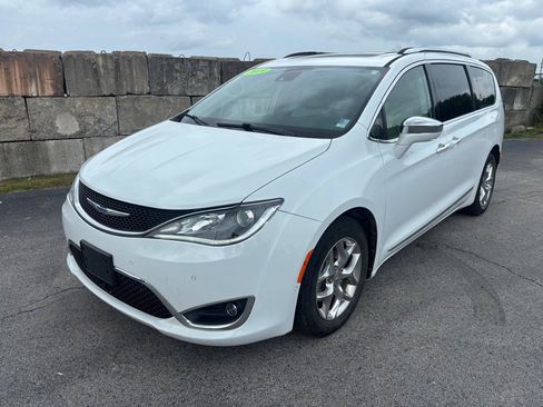 Used 2019 Chrysler Pacifica Limited w/ Advanced Safetytec Group FWD image 3