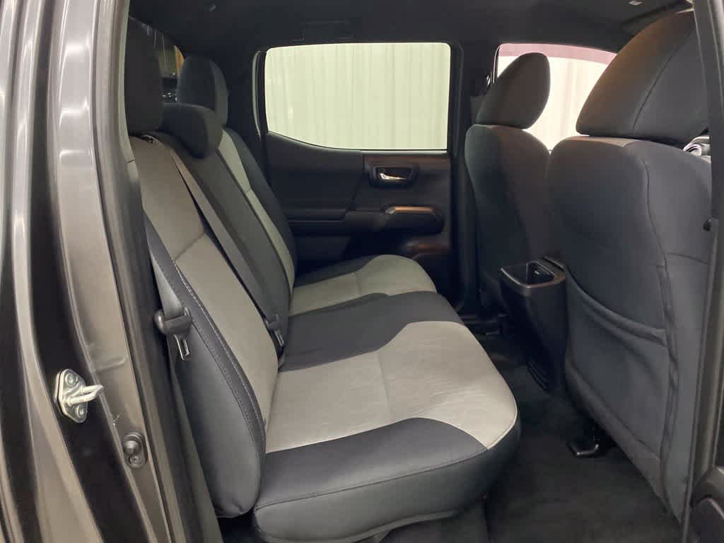 Used 2020 Toyota Tacoma TRD Off-Road AWD/4WD image 17