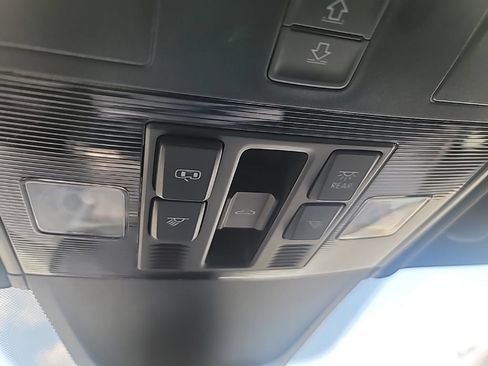 Used 2023 Volkswagen Tiguan SE R-Line FWD image 19