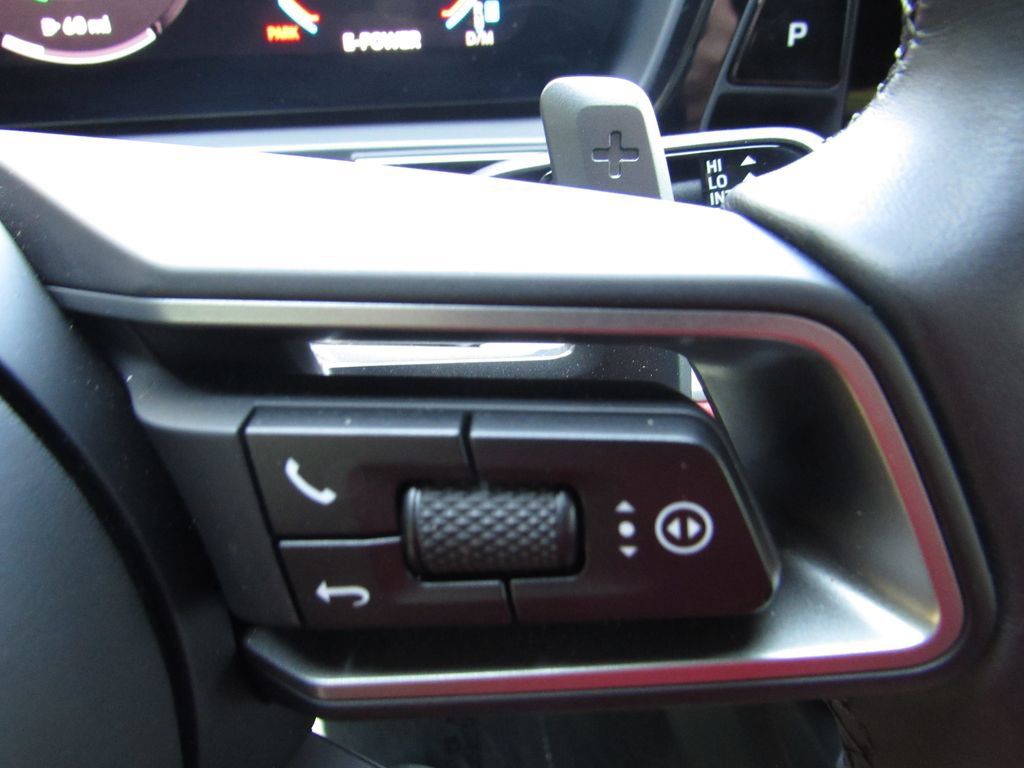 Certified 2025 Porsche Cayenne E-Hybrid AWD/4WD image 37