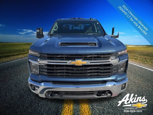 Used 2024 Chevrolet Silverado 2500 LT w/ Convenience Package image 2