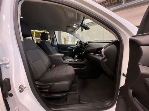 Used 2021 Chevrolet Traverse LS image 25