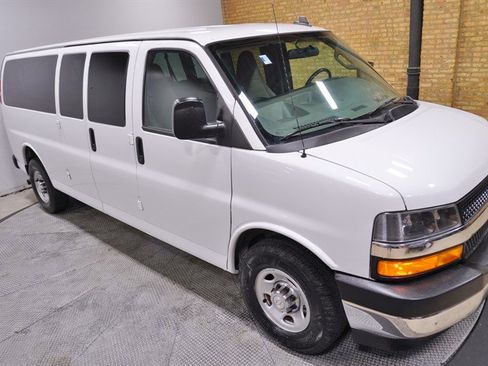 Used 2018 Chevrolet Express 3500 LT w/ LT Preferred Equipment Group image 6