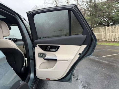 Used 2025 Mercedes-Benz GLC 300 4MATIC image 24