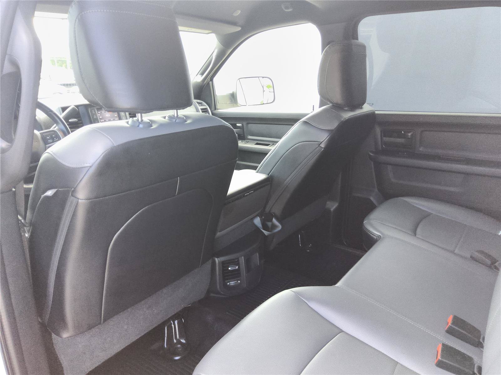 Used 2022 RAM 3500 Tradesman w/ Chrome Appearance Group AWD/4WD image 28