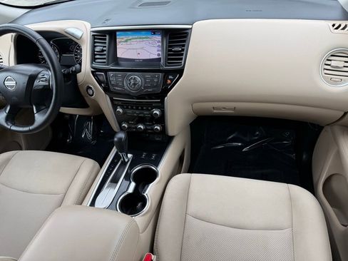 Used 2018 Nissan Pathfinder SV w/ SV Tech Package FWD image 25