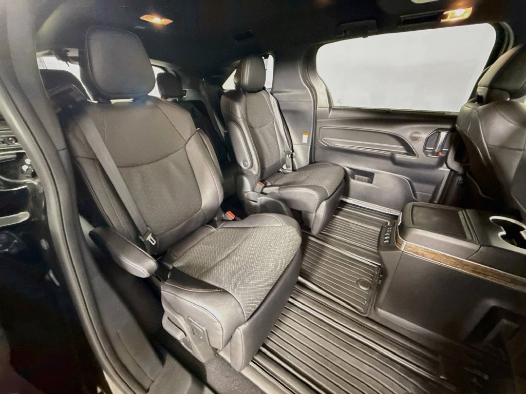 Used 2026 Toyota Sienna Platinum AWD/4WD image 29