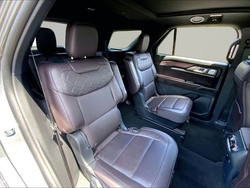 Used 2025 Ford Explorer Platinum w/ LUX Leather Package AWD/4WD image 17
