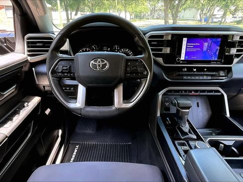 Used 2022 Toyota Tundra SR5 w/ SR5 Convenience Package AWD/4WD image 8
