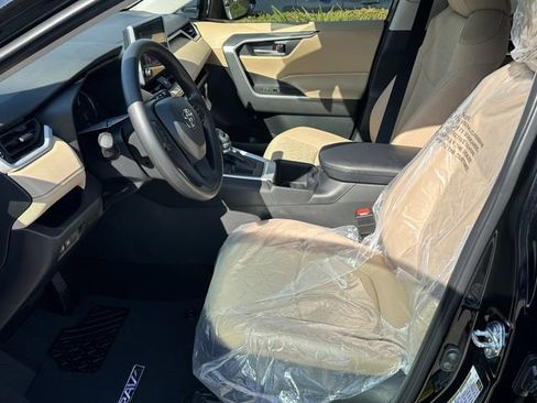Used 2025 Toyota RAV4 XLE image 16