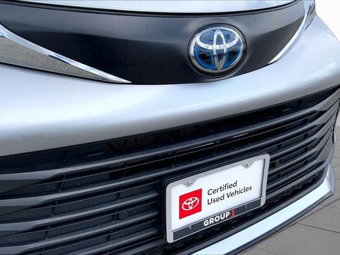 Used 2025 Toyota Sienna XLE w/ XLE Plus Package FWD image 29