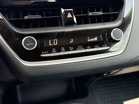 Used 2025 Toyota Corolla LE FWD image 24