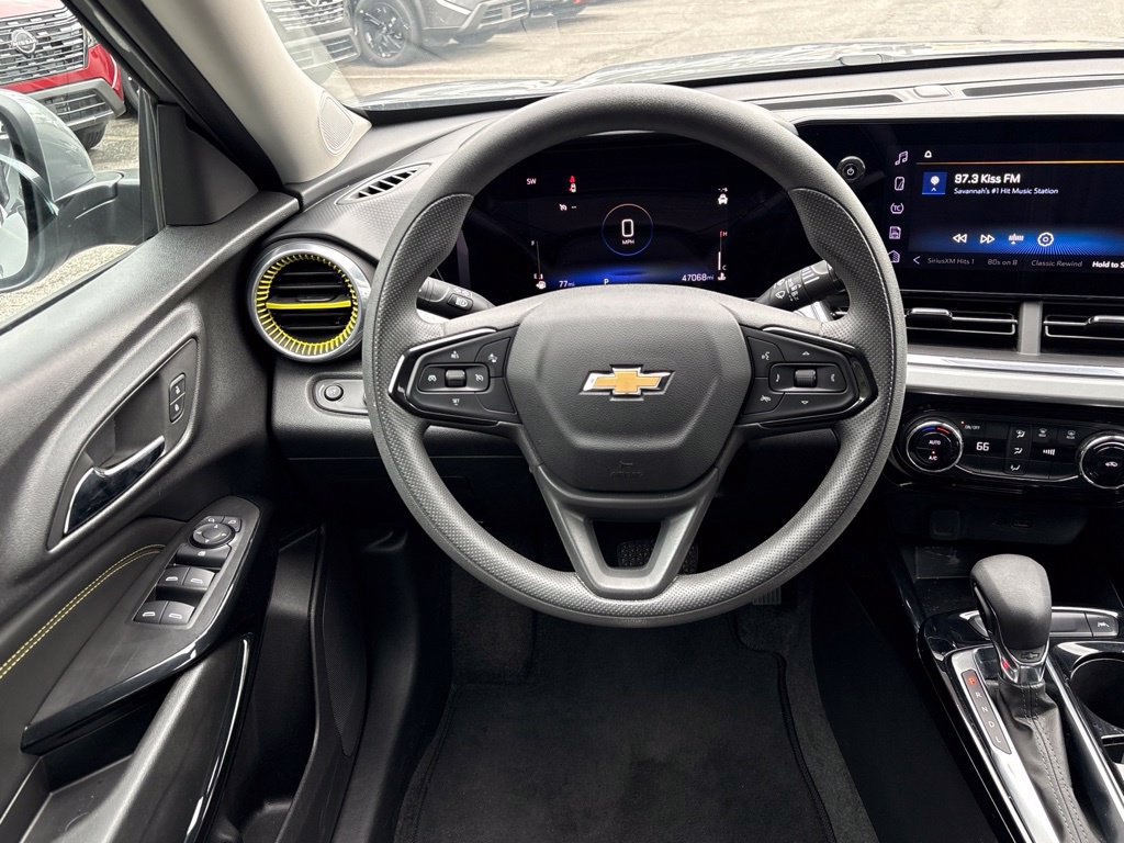 Used 2025 Chevrolet Trax LT FWD image 24