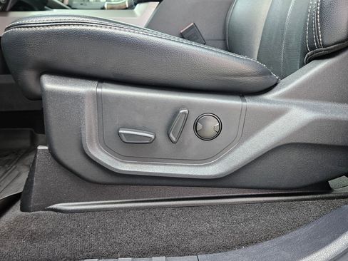 Used 2022 Ford F250 Lariat w/ Black Appearance Package image 20