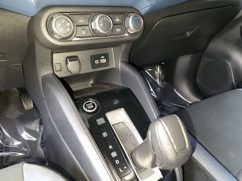 Used 2025 Nissan Versa SV FWD image 21