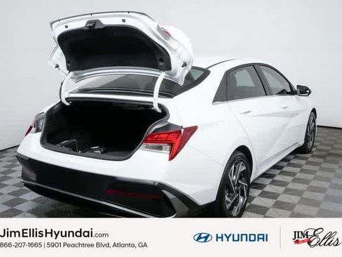 New 2025 Hyundai Elantra Limited image 29