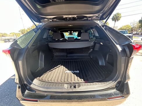 Used 2022 Toyota RAV4 SE image 30