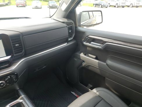 Used 2022 Chevrolet Silverado 1500 LTZ image 11