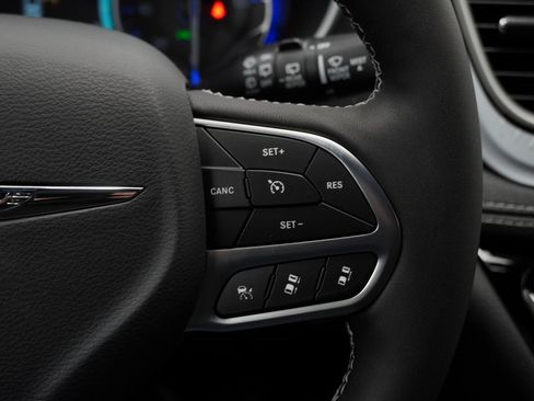 New 2026 Chrysler Pacifica Select image 26