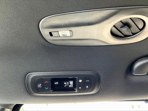 New 2026 Chrysler Pacifica Select image 21