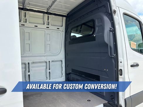 Used 2022 Mercedes-Benz Sprinter 2500 image 23