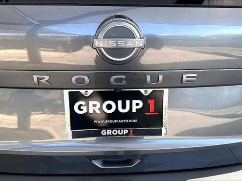 Certified 2025 Nissan Rogue SV FWD image 10