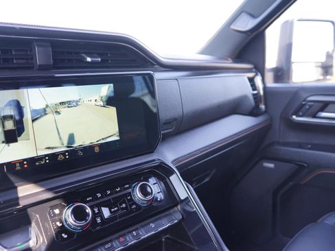 Used 2024 GMC Sierra 2500 AT4 w/ AT4 Premium Plus Package image 18