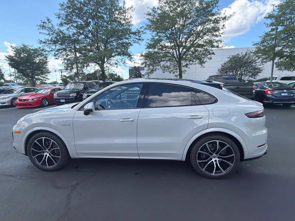 Used 2022 Porsche Cayenne E-Hybrid Coupe w/ Premium Plus Package AWD/4WD image 2