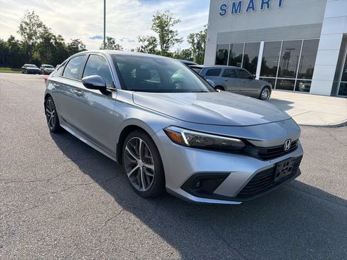 Used 2024 Honda Civic Touring image 2