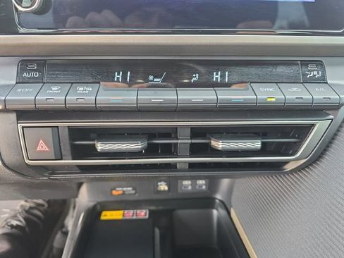 Certified 2025 Toyota Camry SE image 23