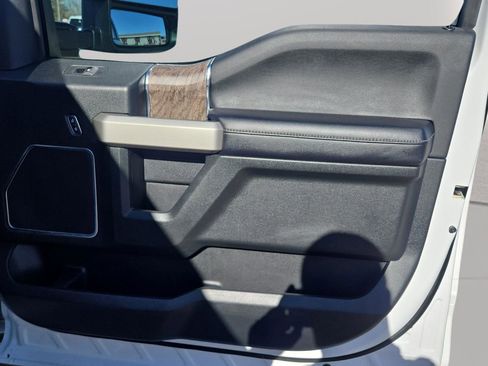 Certified 2019 Ford F250 Lariat w/ Chrome Package image 26