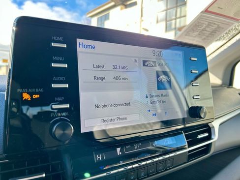 Certified 2024 Toyota Sienna LE image 22