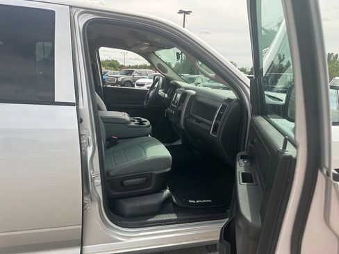 Used 2017 RAM 1500 Express RWD image 27