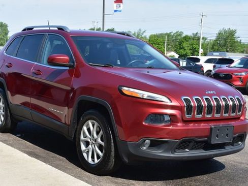 Used 2015 Jeep Cherokee Latitude w/ Cold Weather Group AWD/4WD image 10