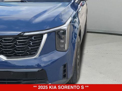 Used 2025 Kia Sorento S FWD image 10