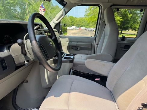 Used 2010 Ford E-350 and Econoline 350 XL RWD image 25