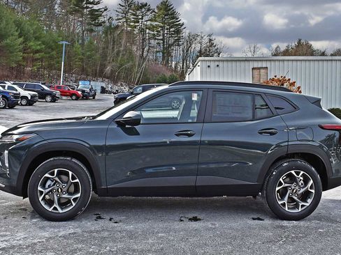 New 2026 Chevrolet Trax LT w/ Sunroof Package image 4